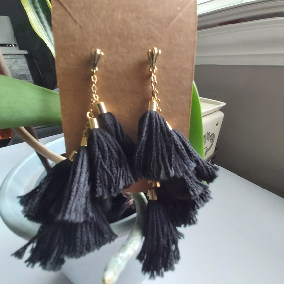 Ettika black and gold day dreamer tassel earings; size 3.5" long - Picture 5 of 7